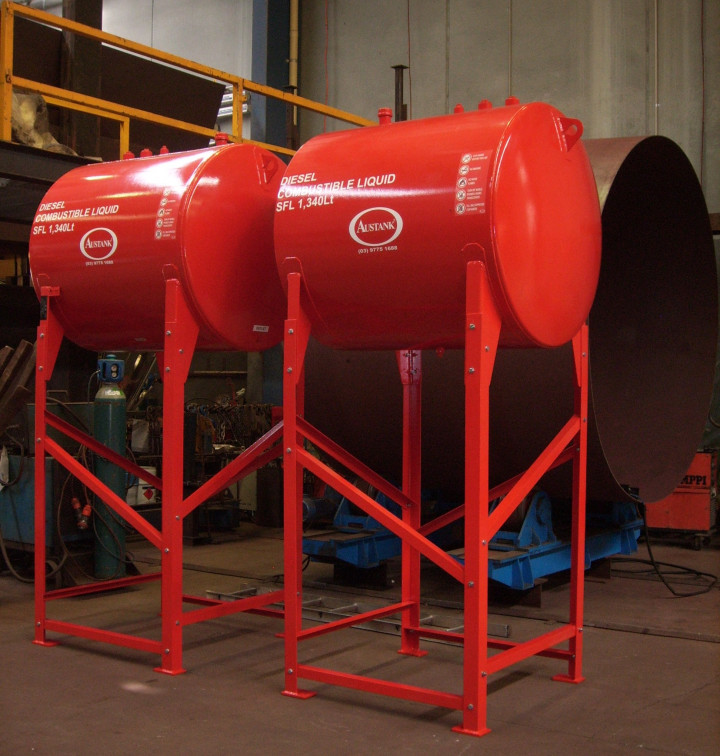 1200ltr-single-skin-Tanks-on-stands-uai-720x756 (1)
